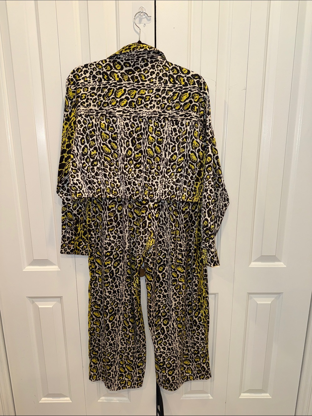 BOLD elements Yellow and Black Leopard Print Women's Set - Picture 4 of 8